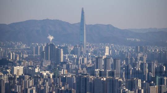 잡히지 않는 집값…이달 거래된 서울 아파트 절반 이상이 신고가